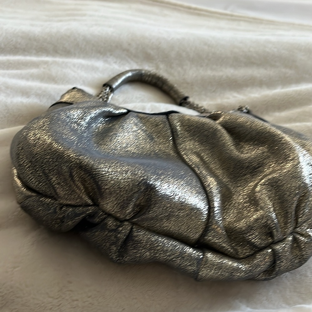 Innue Leather Hobo with metalic silver shimmer - Picture 3 of 5